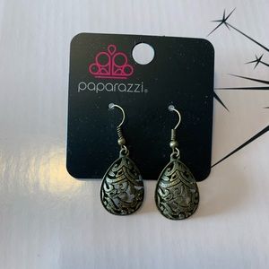 New Paparazzi Dangling Earring Set